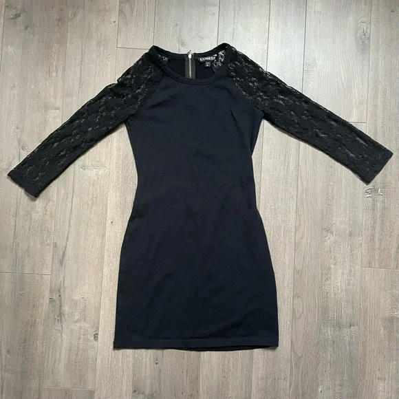express black mini dress Women's Size Medium Pair with your favorite heels for a perfect date night look Velvet Sweetheart Tie Strap Ruched